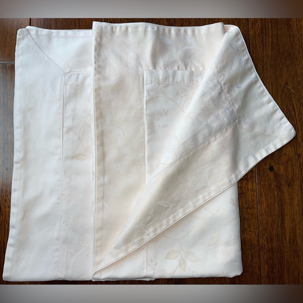 Chambers 100%Cotton Peach Floral Jacquard 2 Standard Pillow Shams. Made In Italy